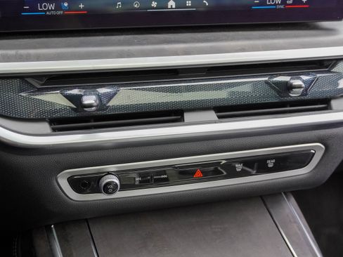 Certified 2026 BMW X7 xDrive40i AWD/4WD image 28