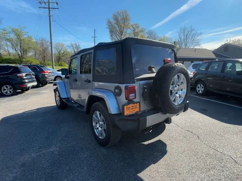 Used 2017 Jeep Wrangler Unlimited Sahara w/ Connectivity Group AWD/4WD image 6