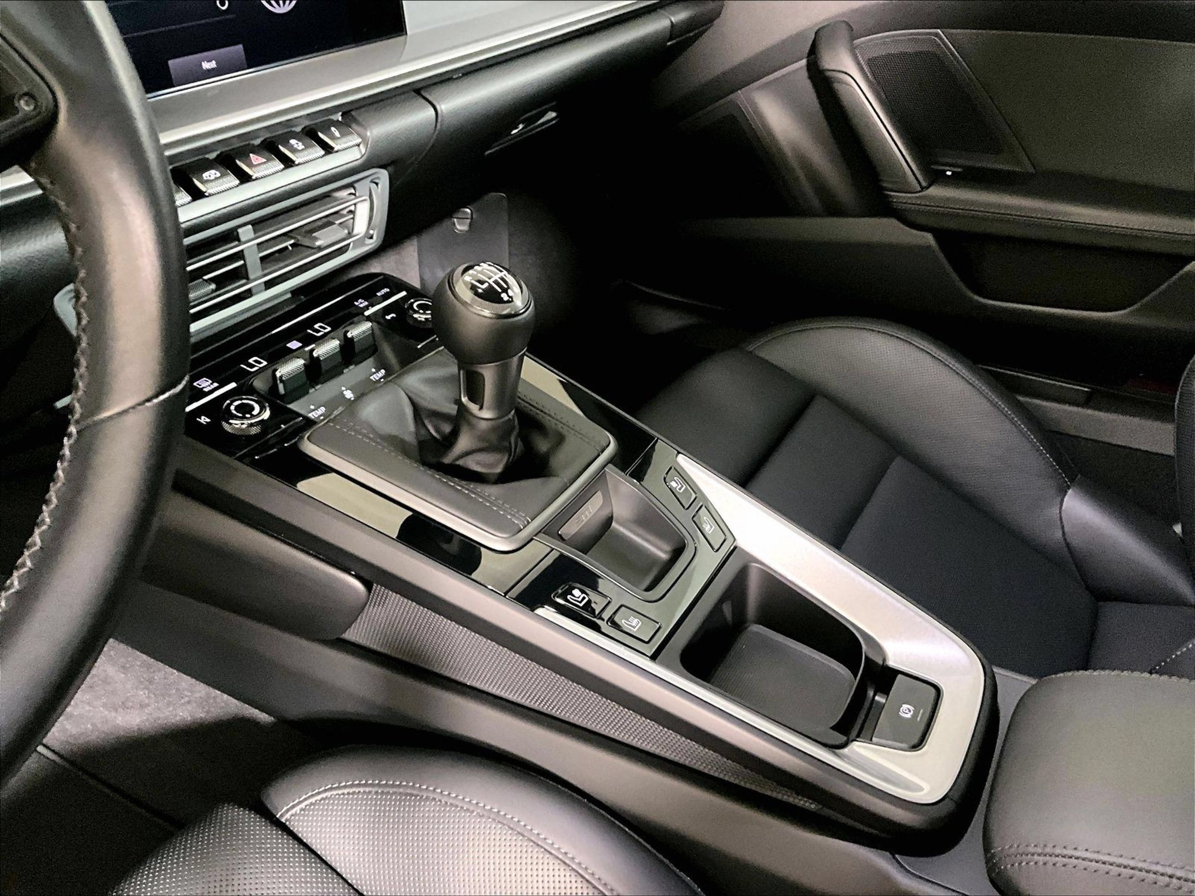 Certified 2024 Porsche 911 Carrera T RWD image 15