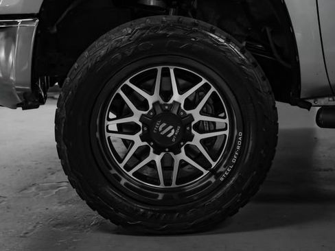 Used 2019 Toyota Tundra SR5 w/ SR5 Upgrade Package AWD/4WD image 49
