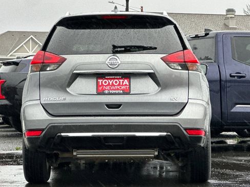 Used 2018 Nissan Rogue SV image 5