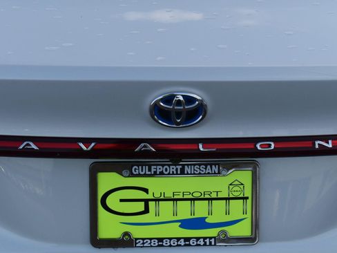 Used 2020 Toyota Avalon Limited w/ Advanced Safety Package FWD image 8