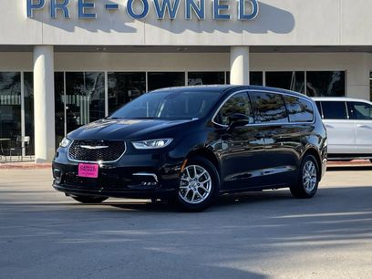Used 2024 Chrysler Pacifica Touring-L