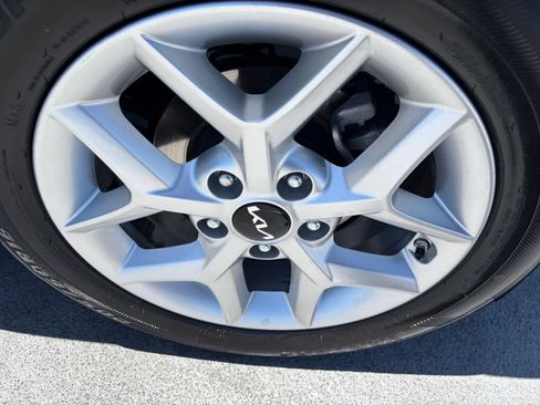 Used 2025 Kia Soul LX w/ LX Technology Package FWD image 28