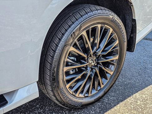 Used 2025 INFINITI QX80 Autograph image 9