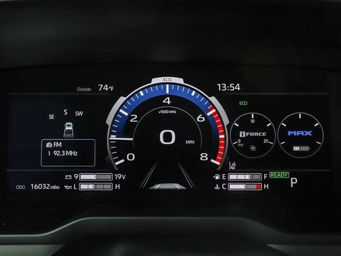Used 2023 Toyota Tundra Platinum AWD/4WD image 31