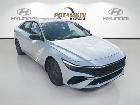 New 2026 Hyundai Elantra SEL Sport Premium FWD image 3