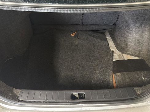 Used 2017 Nissan Versa SV image 6