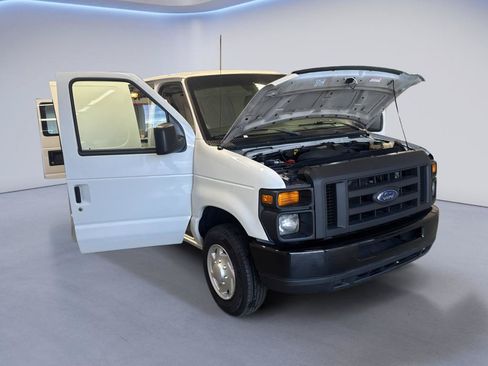 Used 2014 Ford E-150 and Econoline 150 w/ Power Group RWD image 9
