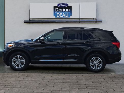 Used 2023 Ford Explorer XLT w/ Equipment Group 202A AWD/4WD image 6