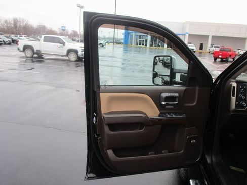 Used 2018 GMC Sierra 2500 Denali image 16