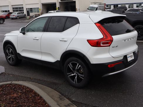 Used 2025 Volvo XC40 B5 Core image 8