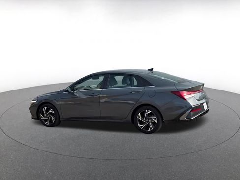 Used 2025 Hyundai Elantra Limited image 10