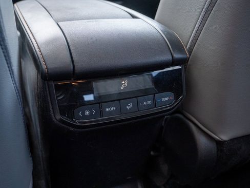 Certified 2023 Toyota Highlander Bronze Edition image 8