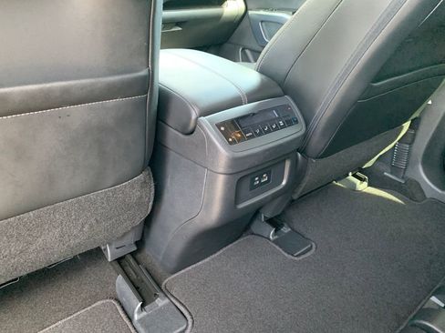 Used 2023 Nissan Pathfinder SL FWD image 25