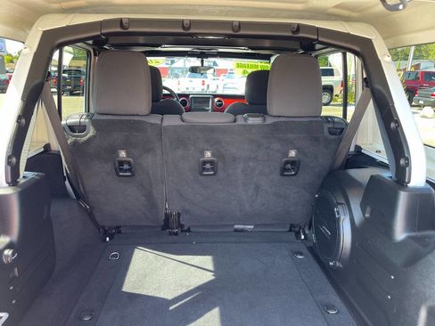 Used 2018 Jeep Wrangler Unlimited Rubicon w/ Steel Bumper Group image 12