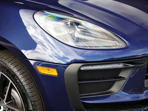 New 2026 Porsche Macan image 18