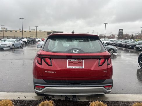 Used 2025 Hyundai Tucson SE image 6