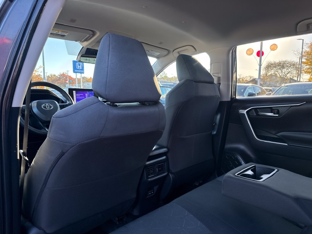 Used 2025 Toyota RAV4 XLE AWD/4WD image 36
