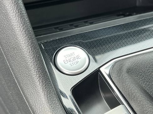 New 2025 Volkswagen Taos SE image 24