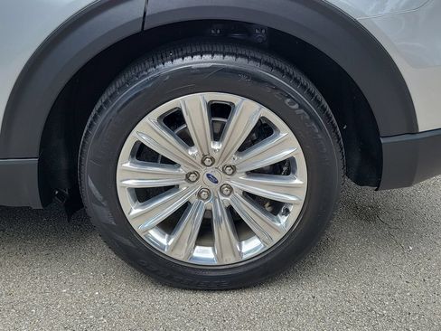 Certified 2023 Ford Explorer Limited w/ Limited Technology Package RWD image 5