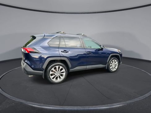Used 2019 Toyota RAV4 XLE Premium w/ Cold Weather Package AWD/4WD image 8
