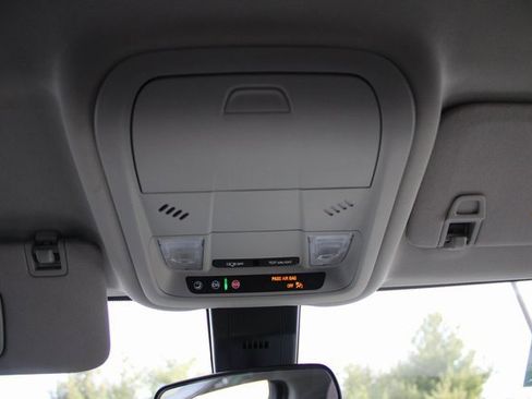 Used 2021 Chevrolet Equinox LT image 16