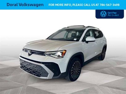 Used 2025 Volkswagen Taos SE w/ Panoramic Sunroof Package