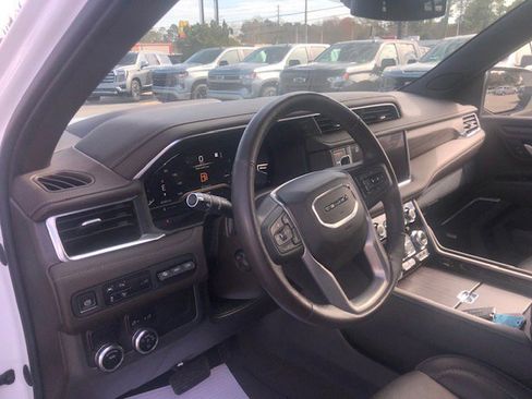 Used 2022 GMC Yukon XL Denali image 18