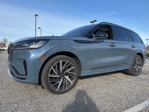 Used 2025 Lincoln Aviator Black Label w/ Jet Appearance Package image 12