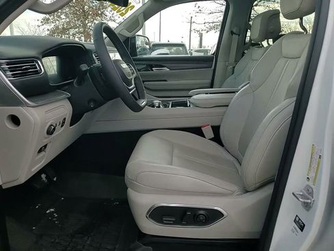 Certified 2024 Jeep Wagoneer Series III w/ Premium Group I AWD/4WD image 26