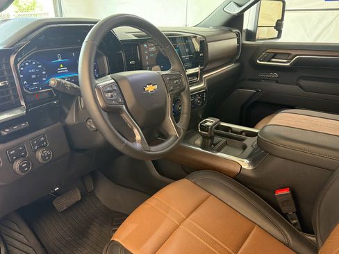 Used 2024 Chevrolet Silverado 1500 High Country w/ Technology Package AWD/4WD image 15