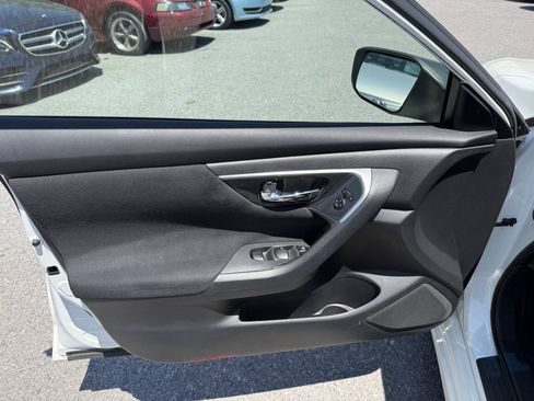 Used 2014 Nissan Altima 2.5 S FWD image 10