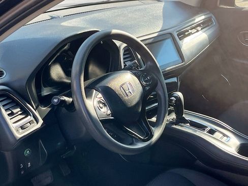 Used 2022 Honda HR-V EX image 9