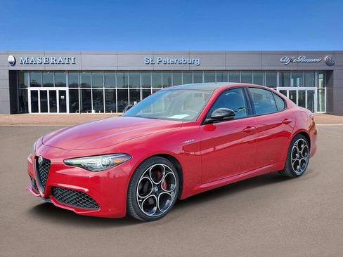 Used 2022 Alfa Romeo Giulia Veloce RWD image 2