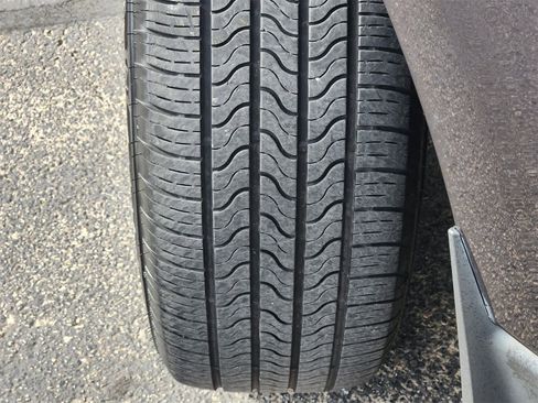 Used 2017 Chevrolet Traverse LT image 10