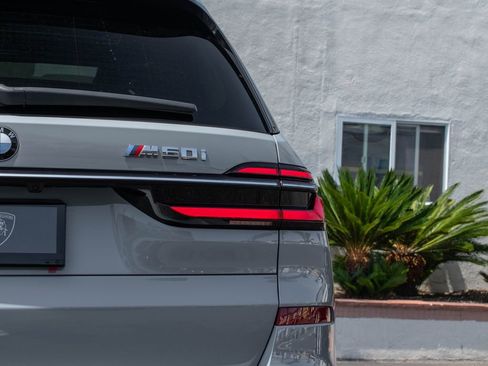 Used 2025 BMW X7 M60i w/ Executive Package AWD/4WD image 14