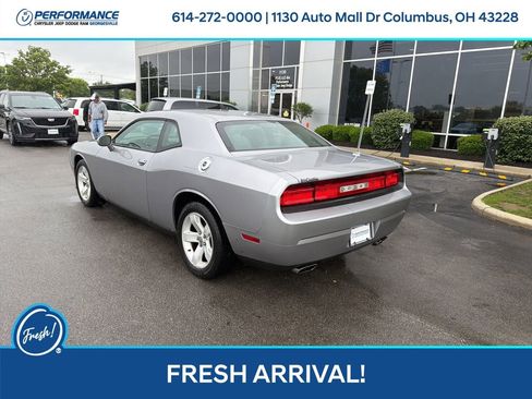 Used 2013 Dodge Challenger SXT RWD image 6