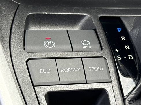 Used 2024 Toyota RAV4 LE FWD image 31