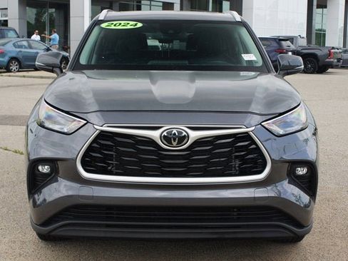 Used 2024 Toyota Highlander XLE FWD image 25
