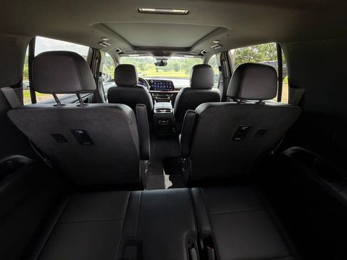 Used 2026 Chevrolet Traverse RS w/ LPO, Floor Liner Package FWD image 32