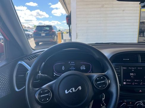 Used 2025 Kia Soul LX w/ LX Technology Package FWD image 27