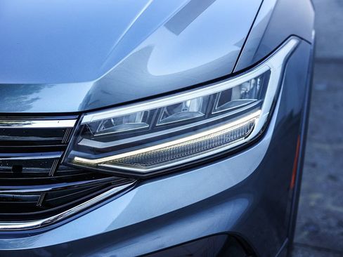 Used 2022 Volkswagen Tiguan SE R-Line image 17