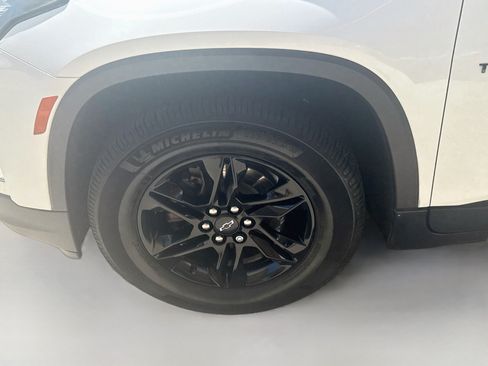 Used 2022 Chevrolet Traverse LT FWD image 34