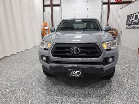 Used 2021 Toyota Tacoma SR5 RWD image 2