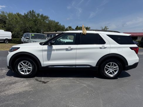 Certified 2025 Ford Explorer Active RWD image 8