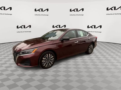 Used 2024 Nissan Altima 2.5 SV FWD image 4