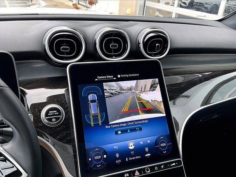 Used 2025 Mercedes-Benz GLC 300 4MATIC image 23