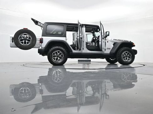Used 2024 Jeep Wrangler Unlimited Rubicon AWD/4WD image 56