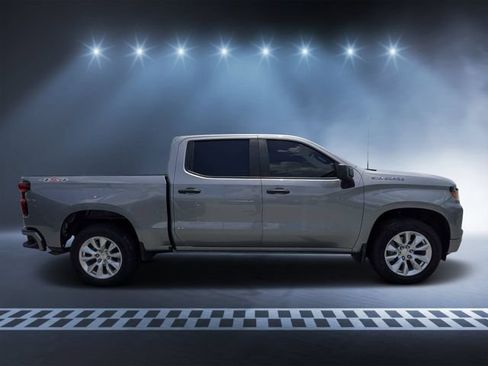Used 2023 Chevrolet Silverado 1500 Custom AWD/4WD image 2